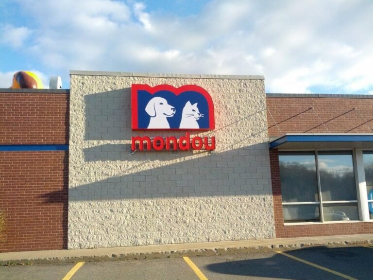 Enseigne lumineuse - Mondou, Shawinigan